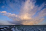 Sneeuwbui en boerderij @ Coenraadpolder | 16 mm | 1/25 sec. bij f / 16 | ISO 100 | Rick Goede